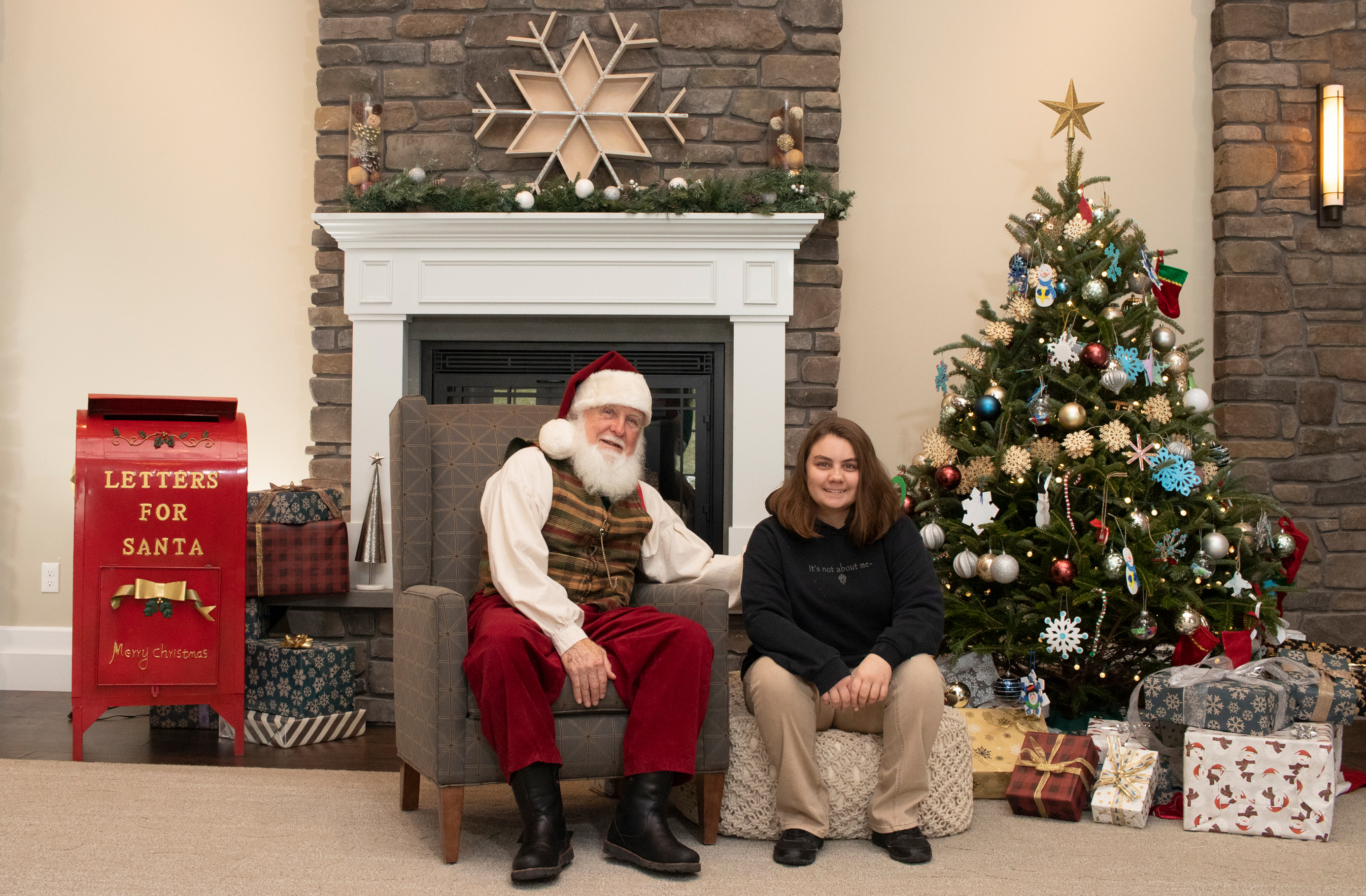 2019 SantaVisit FEC 28 - Santa Visits the Family Engagement Center
